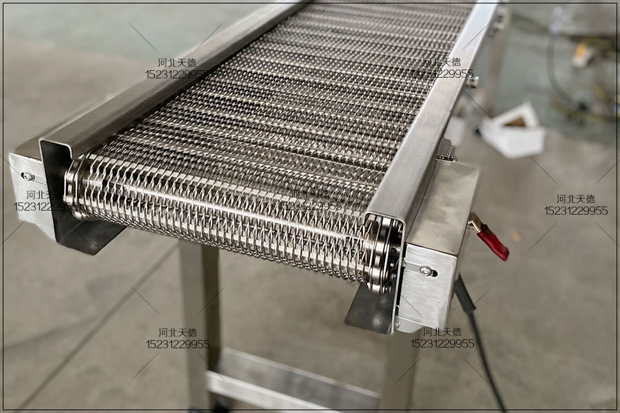 鋼絲網(wǎng)輸送機(jī)