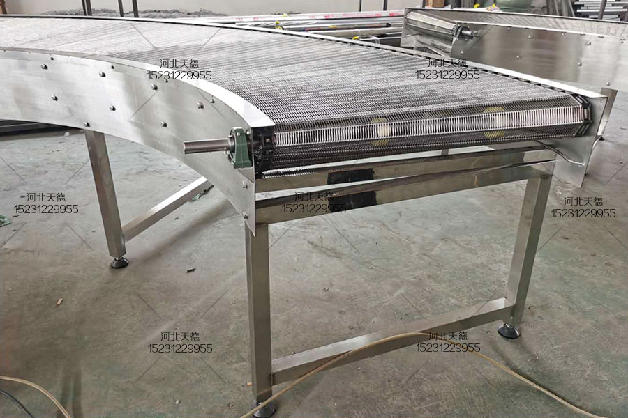 轉(zhuǎn)彎網(wǎng)帶輸送機
